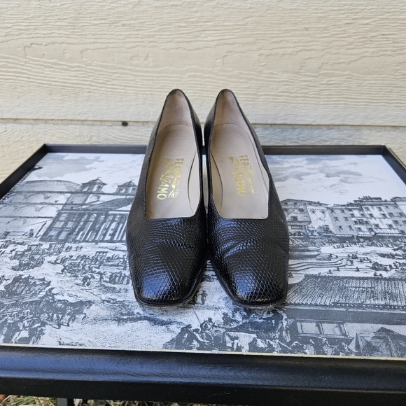 Salvatore Ferragamo black snakeskin leather square toe pumps 8AA narrow - Picture 2 of 11